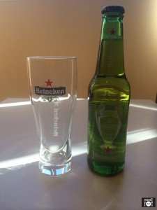 Cerveza y vaso de Heineken