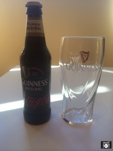 Cerveza y vaso de Guinness